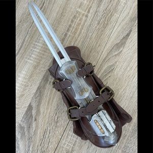 Assassins creed gauntlet works great